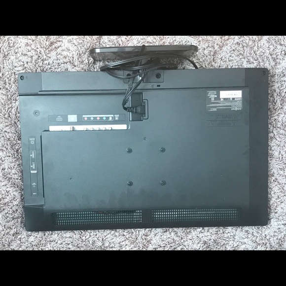 Small Insignia TV - Picture 8 of 11